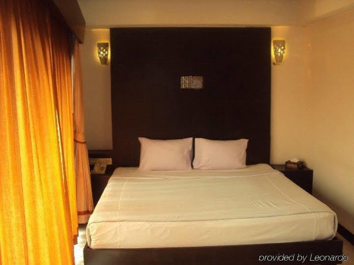 Hotel Oyo 447 Royal Express Hua Hin Extérieur photo